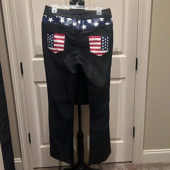 NWOT Denim Jeans Embellish with Faux Leather US Flag on Back Pockets Large/12 - Picture 2 of 3
